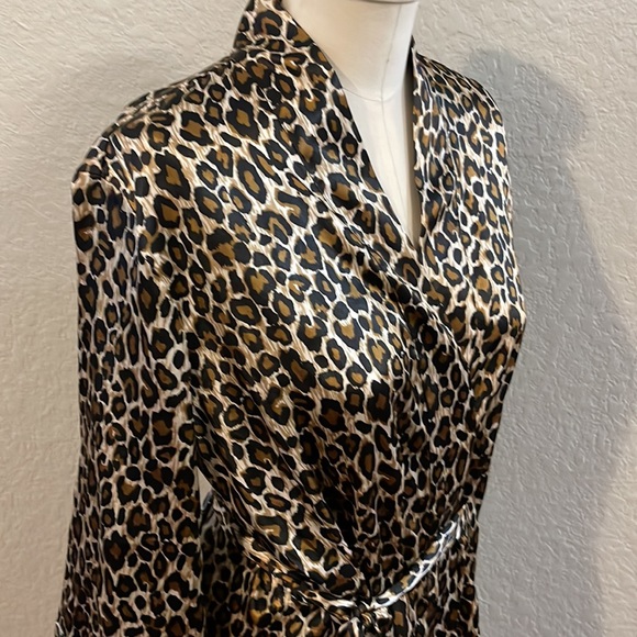 Ambrielle Robe - Picture 4 of 7